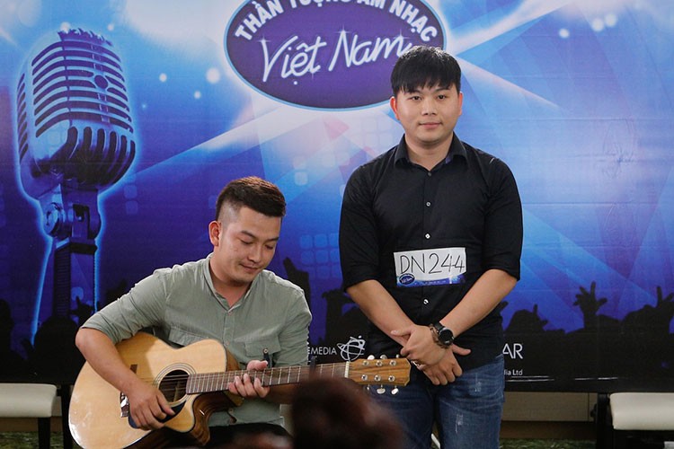 Trong Hieu tiep lua cho thi sinh vong so loai Vietnam Idol-Hinh-12